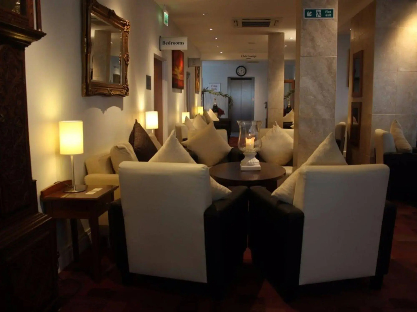 Admiralty Hotel & Restaurant