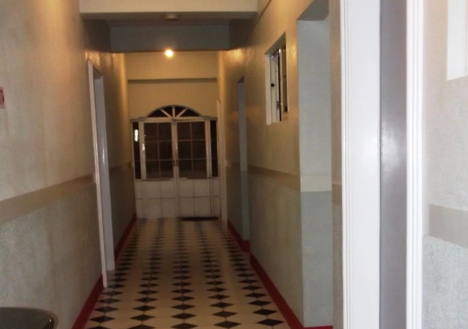 Nickel Travellers Inn