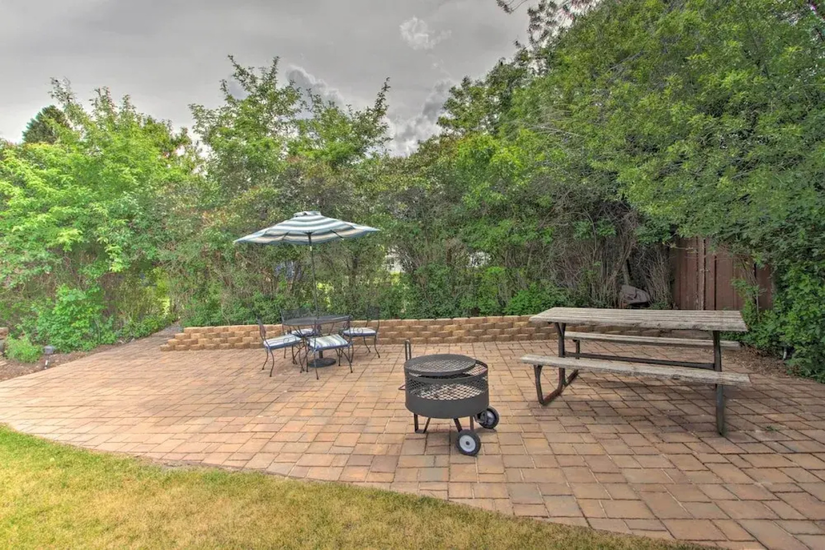 Cozy Home w/ Hot Tub: Half Mi to Salmon River!