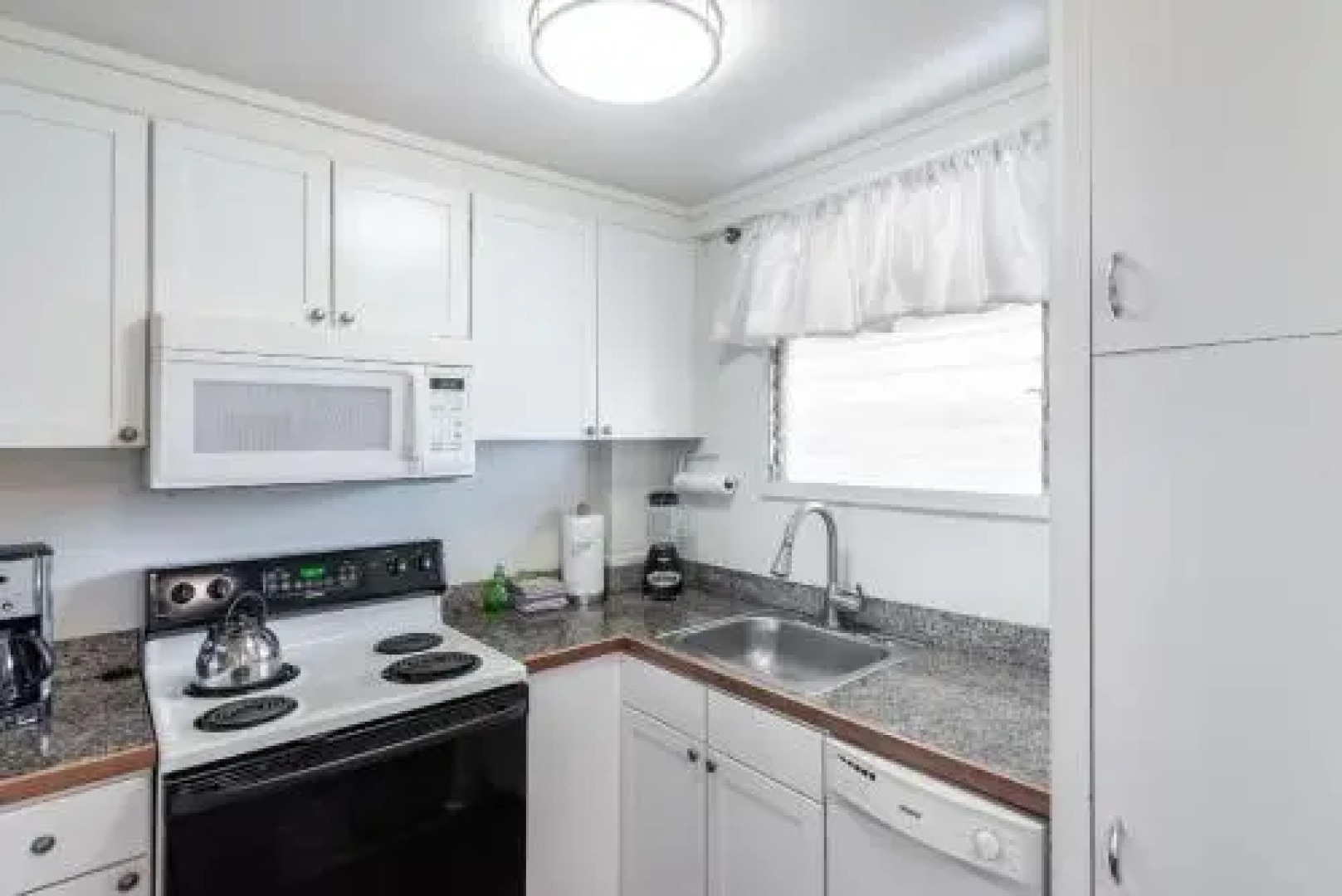 Lahaina Luxury Beach Condos