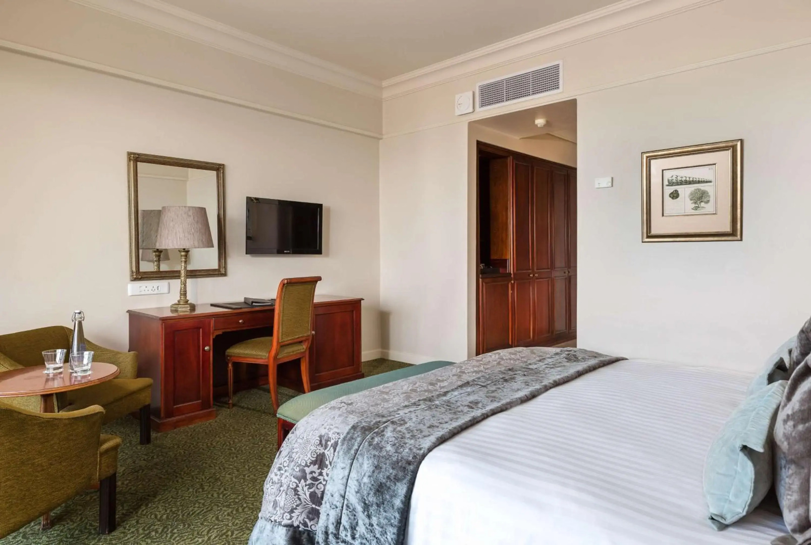 The Edward Hotel
