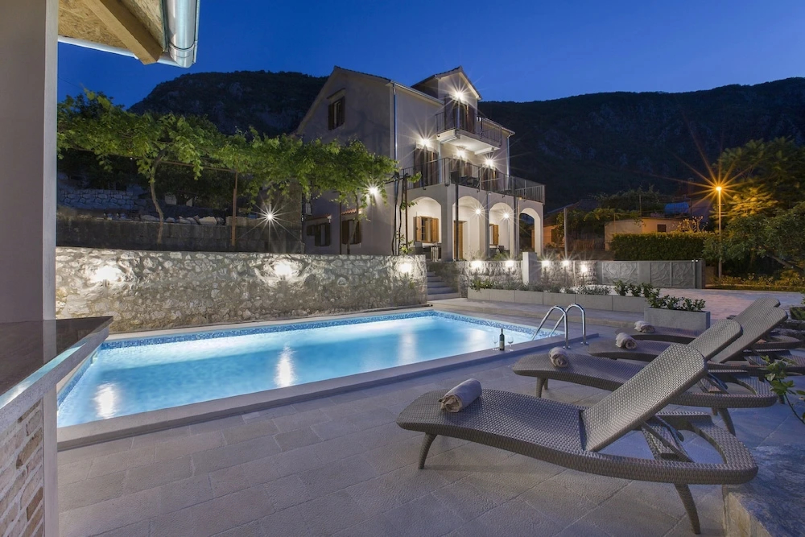 Apartments Mezini 11