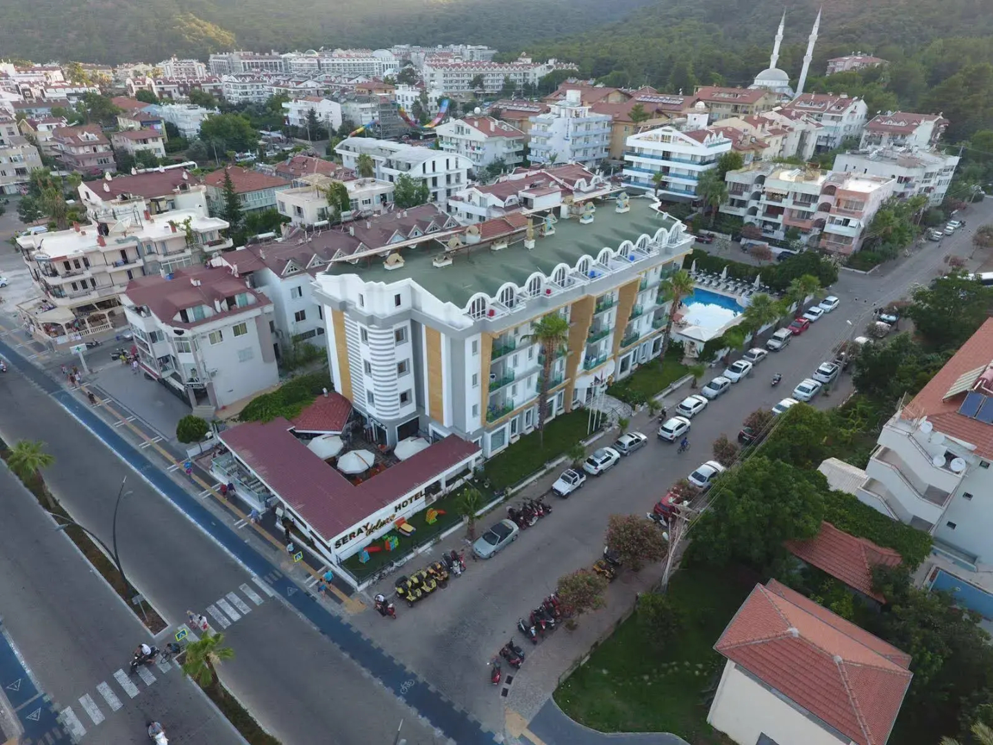 Aryes Deluxe Hotel