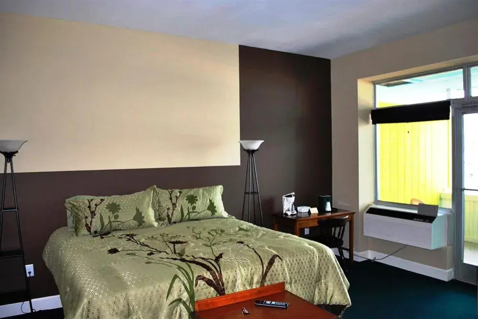 The Hurricane Resort-restaurant & Guest Rooms