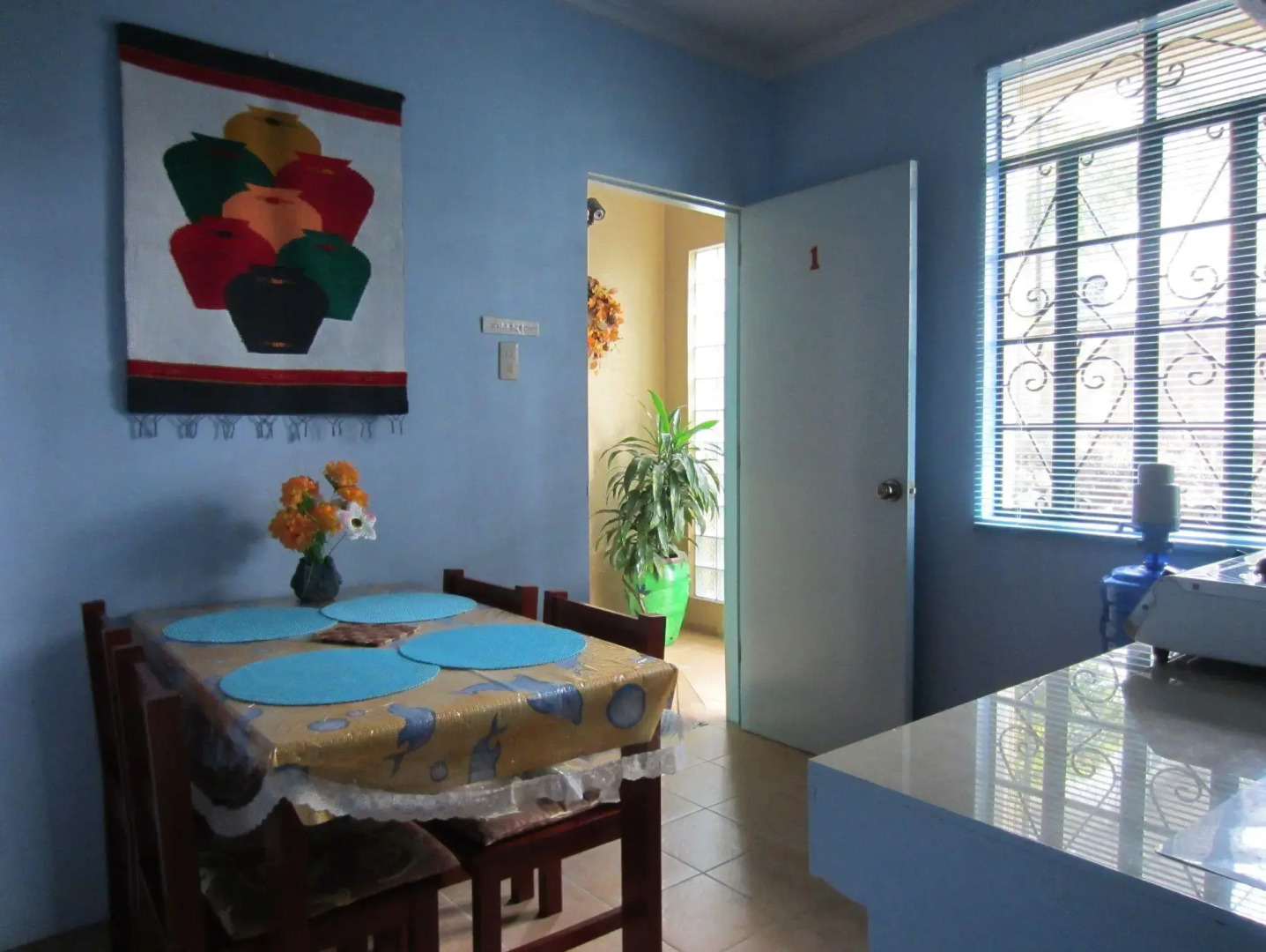 Lyn's Do Drop Inn Transient House