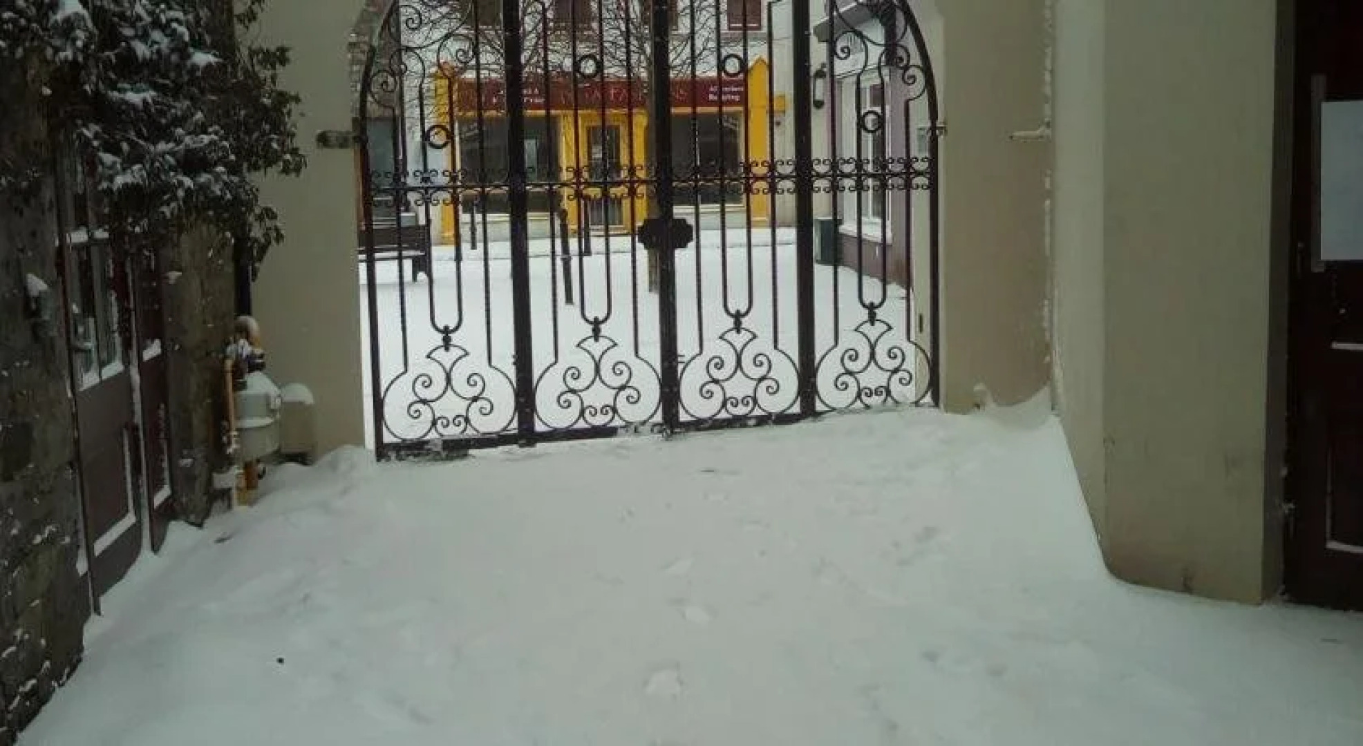 Brogans Bar & Guesthouse