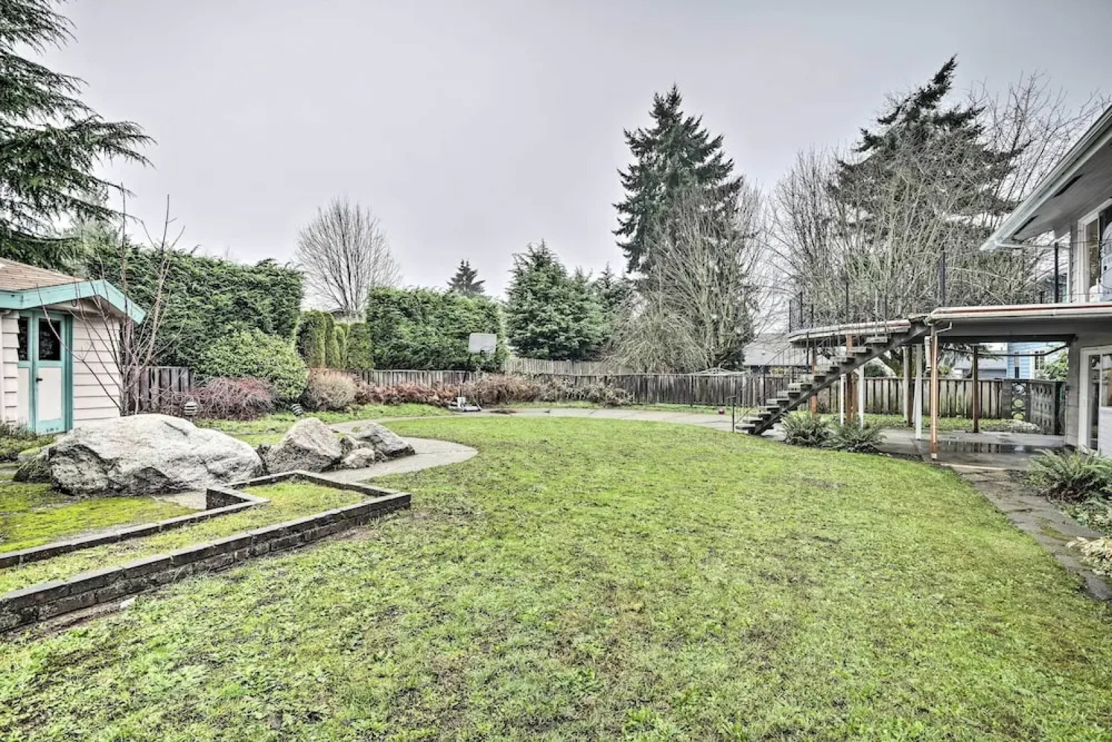Spacious Kent Home ~ 17 Mi to Dtwn Seattle!