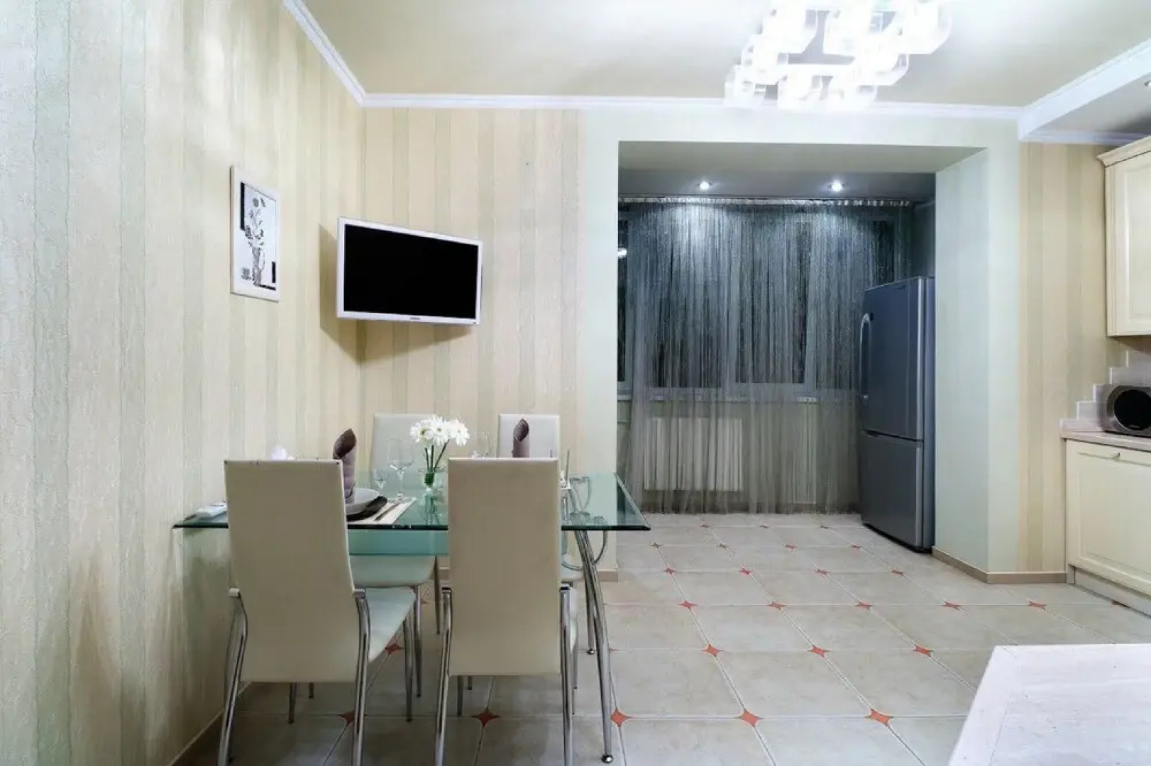 PaulMarie Apartments on Mira