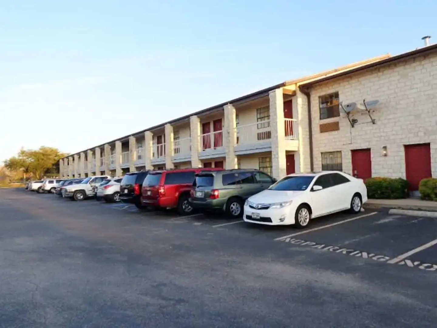 Windcrest Inn and Suites