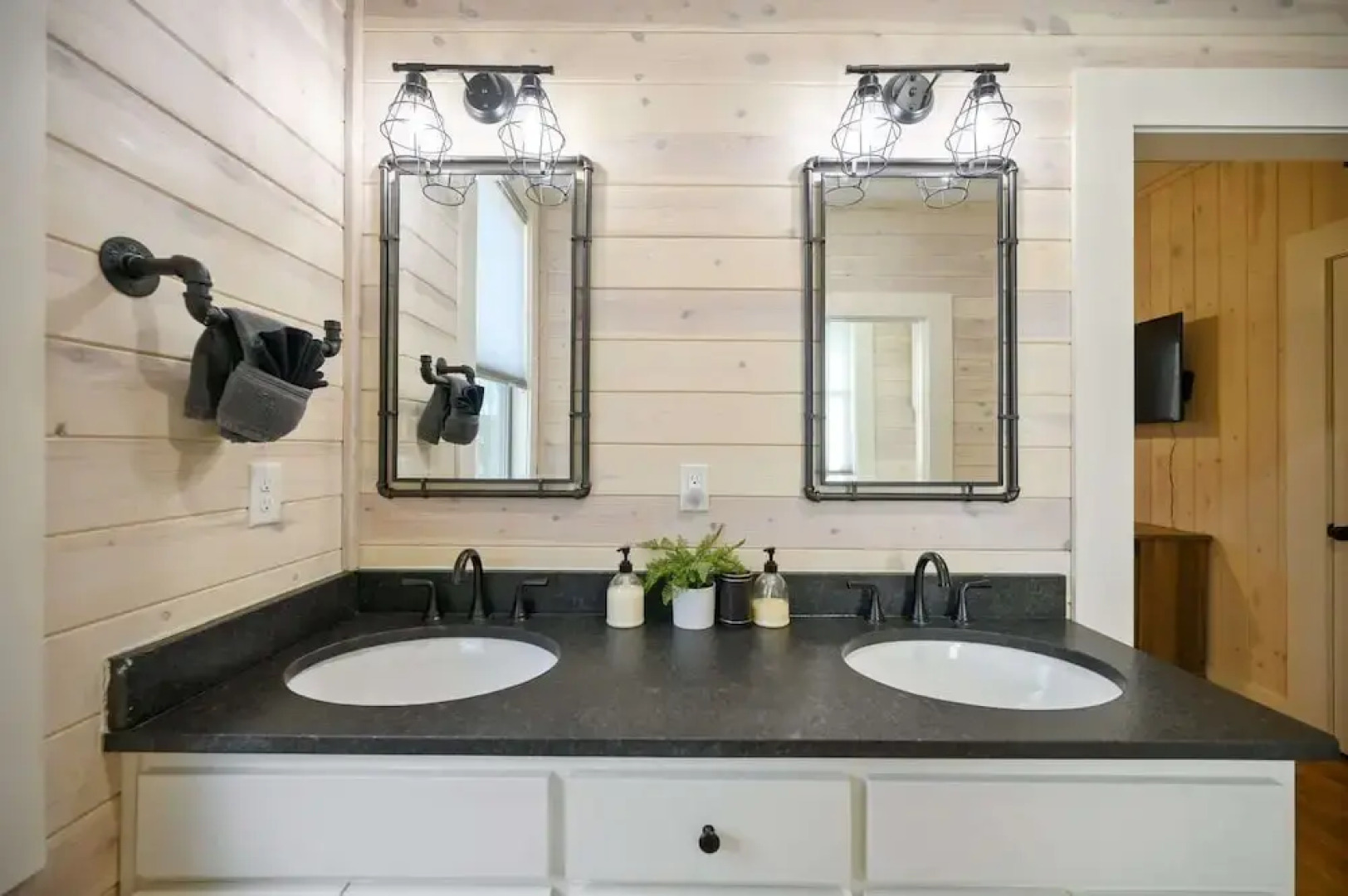 Stardust Hollow Cabin for 14