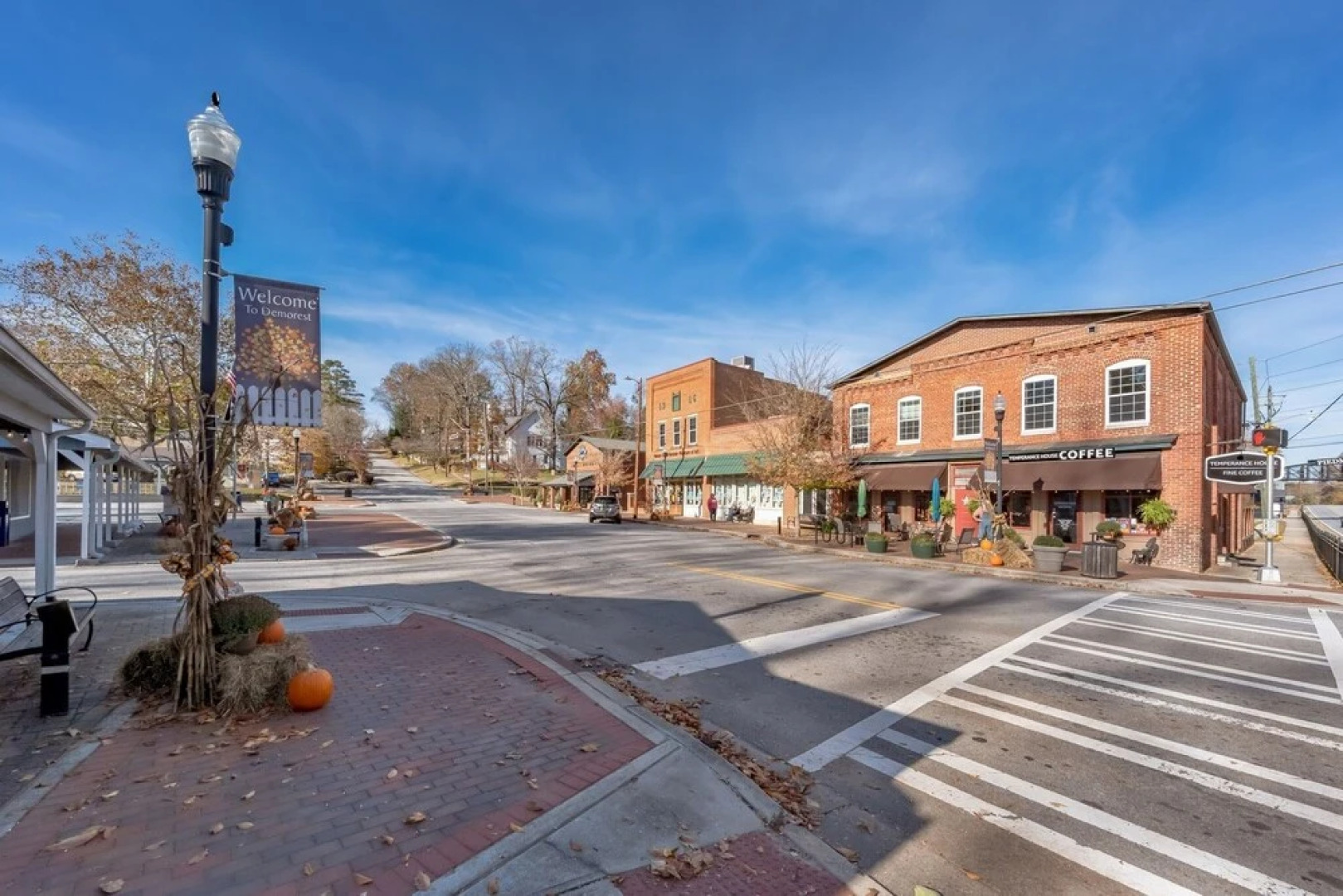 The Holly House In Downtown Demorest 2 Bedroom Home by Redawning