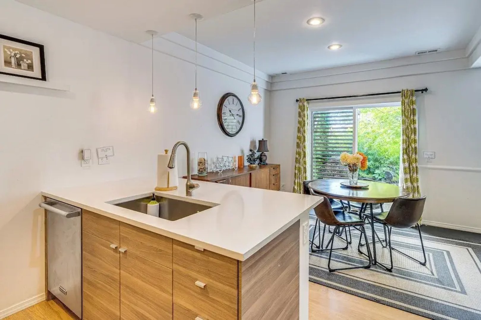 Modern Home Close to Dtwn Woodinville w/ Yard