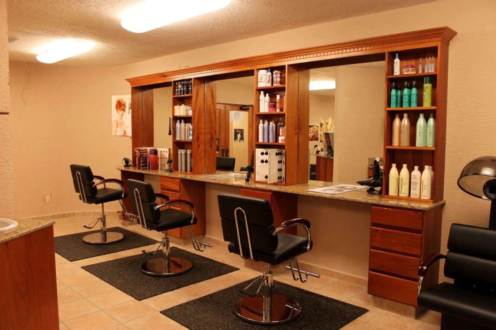 Clarion Suites Roatan at Pineapple Villas