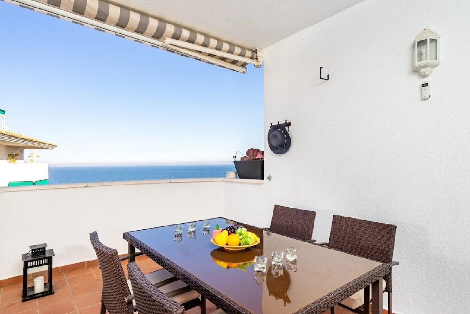 2BR  Apartment with Sea View, Gym and Pool Ref 129