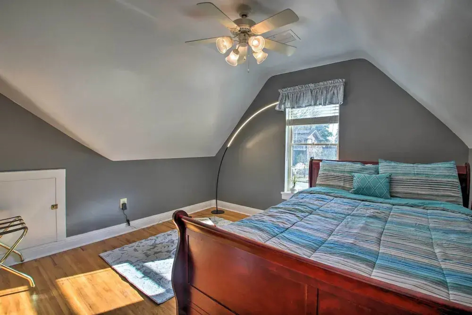 Hot Springs Home: Walk to Oaklawn!