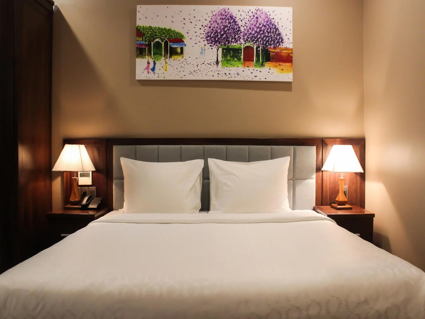 Yarra Ocean Suites Danang