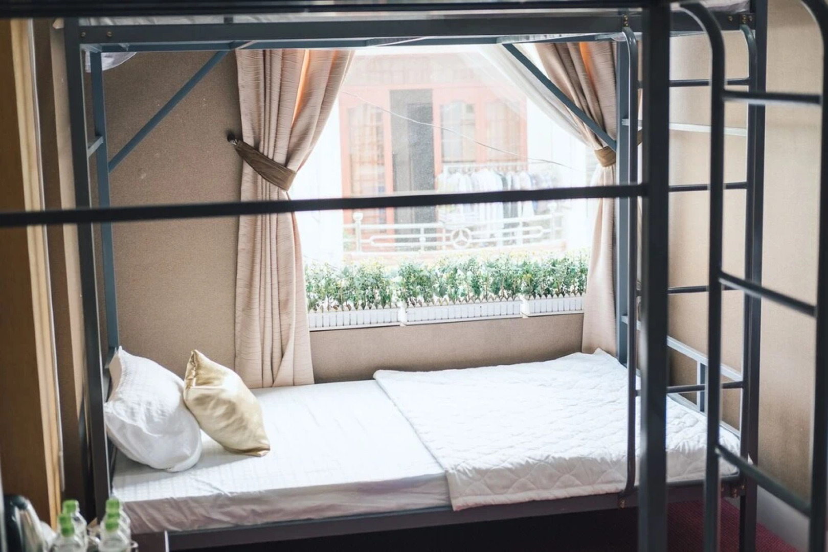 White Hotel - Hostel