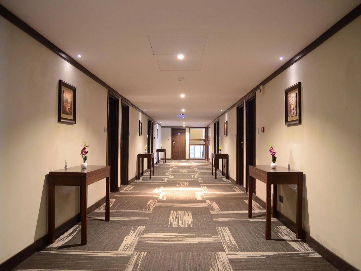 Cloud Hotel & Suites