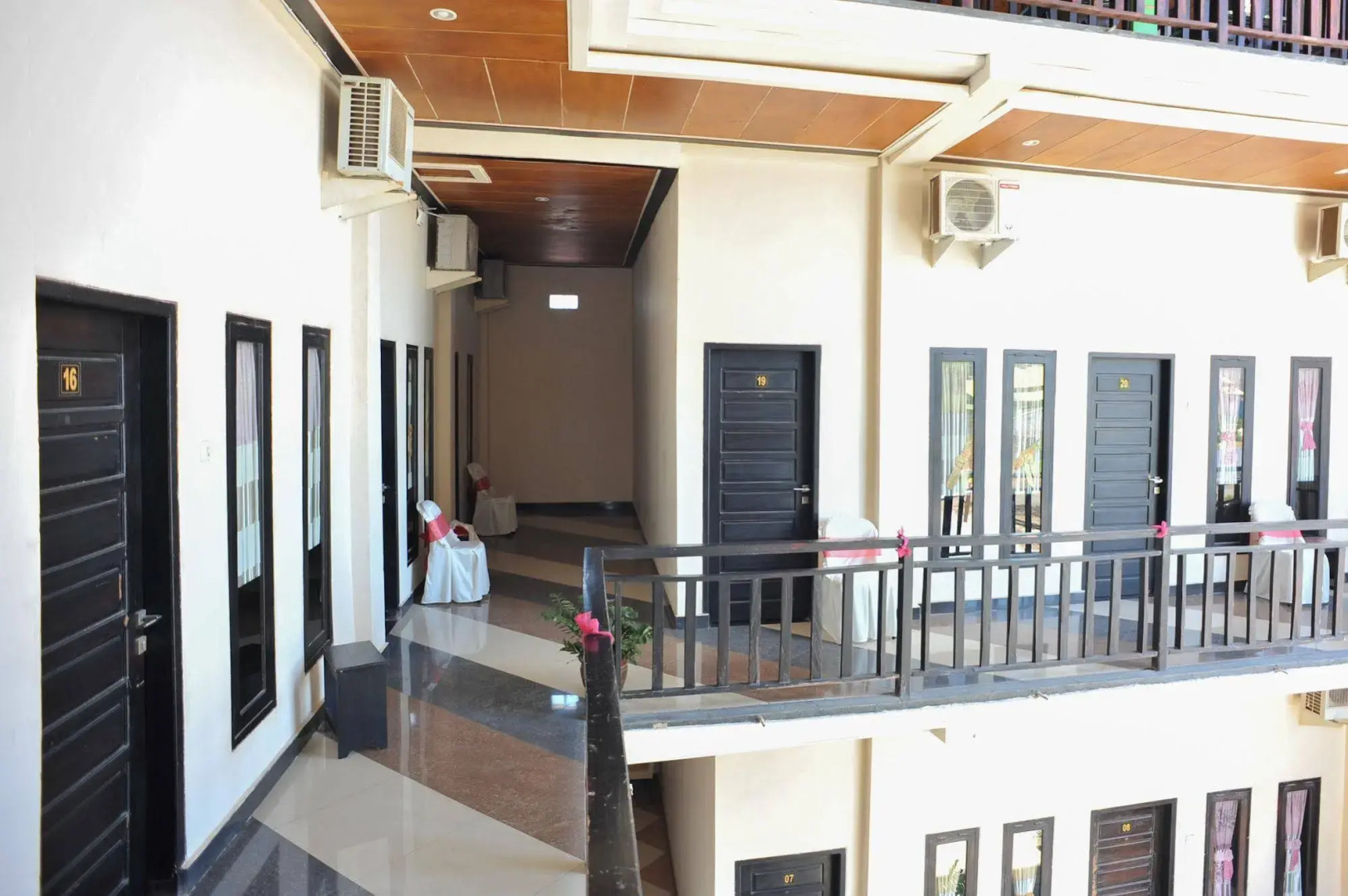 Airy Bandara El Tari Yupiter Satu Kupang