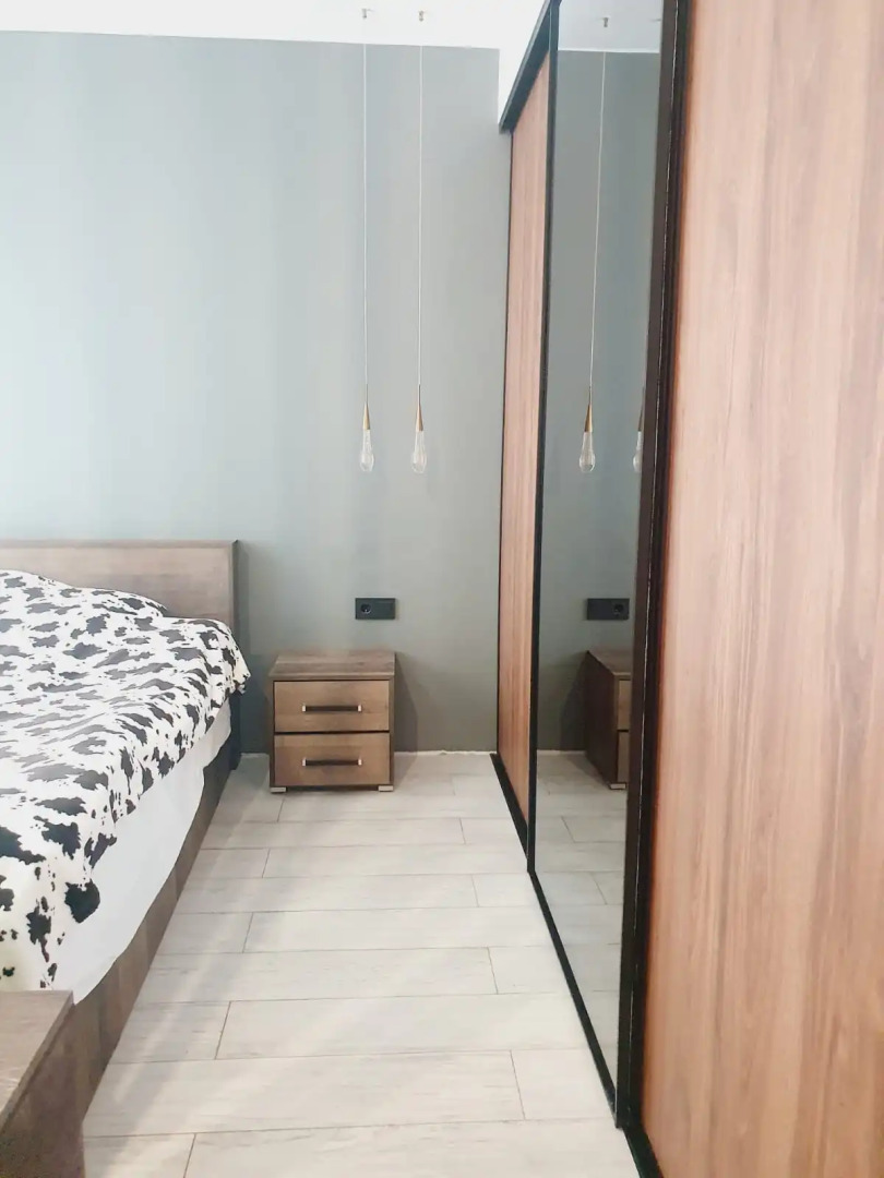 Марсель с бассейном