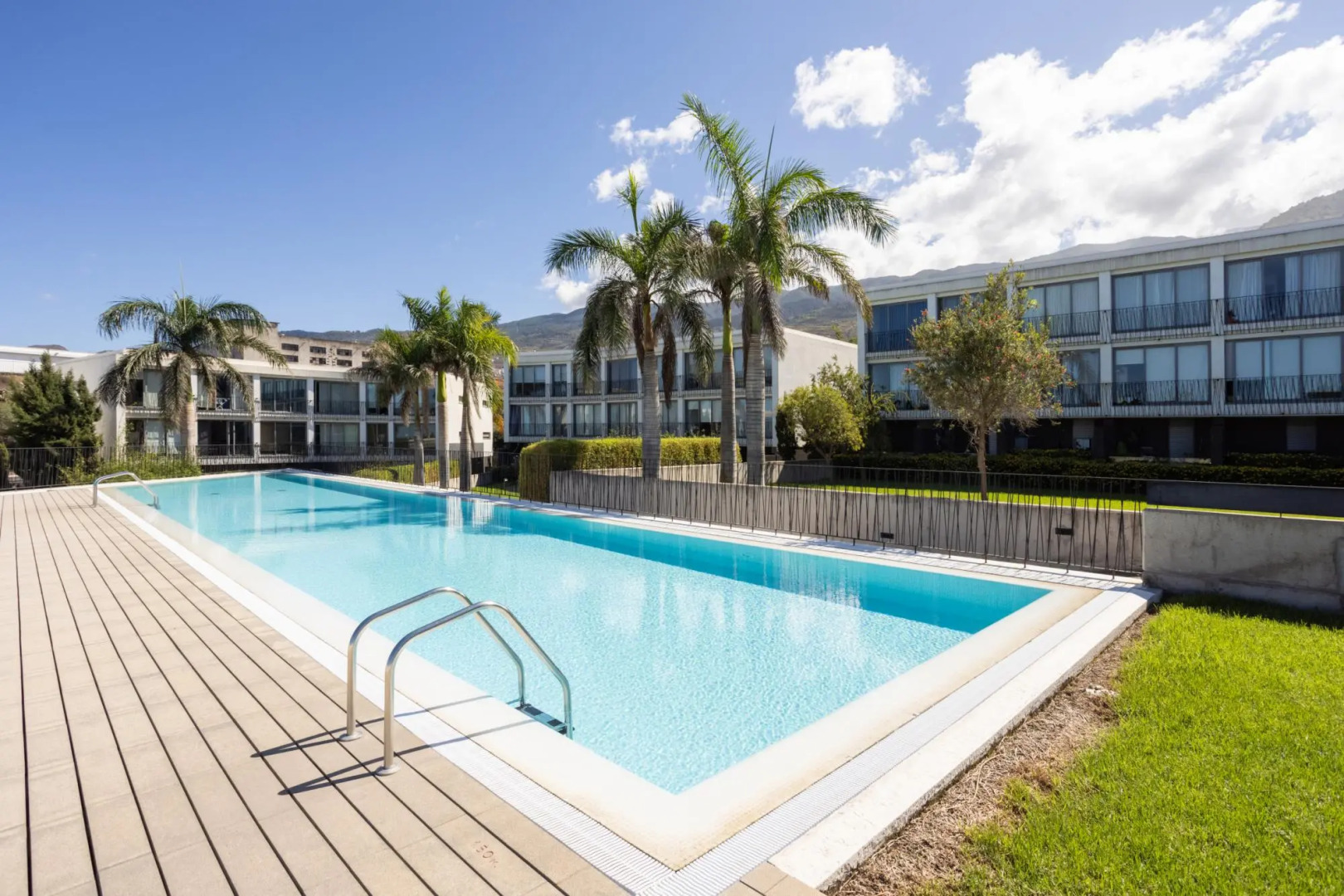 Home2Book Stunning La Quinta, Pool