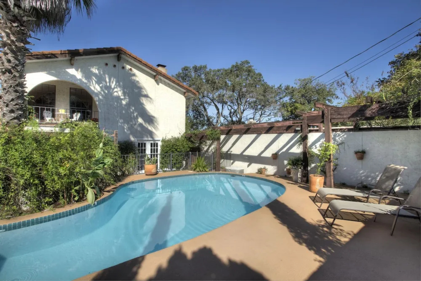 The Lakehouse Bed & Breakfast