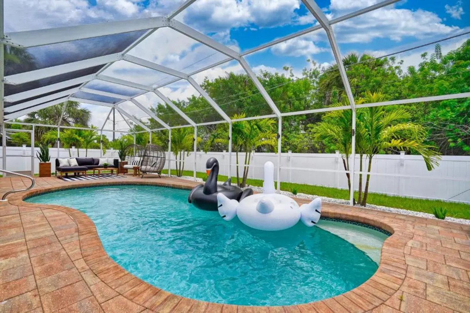Glamorous 3-Bedroom Villa with Heated Pool Sarasota Area