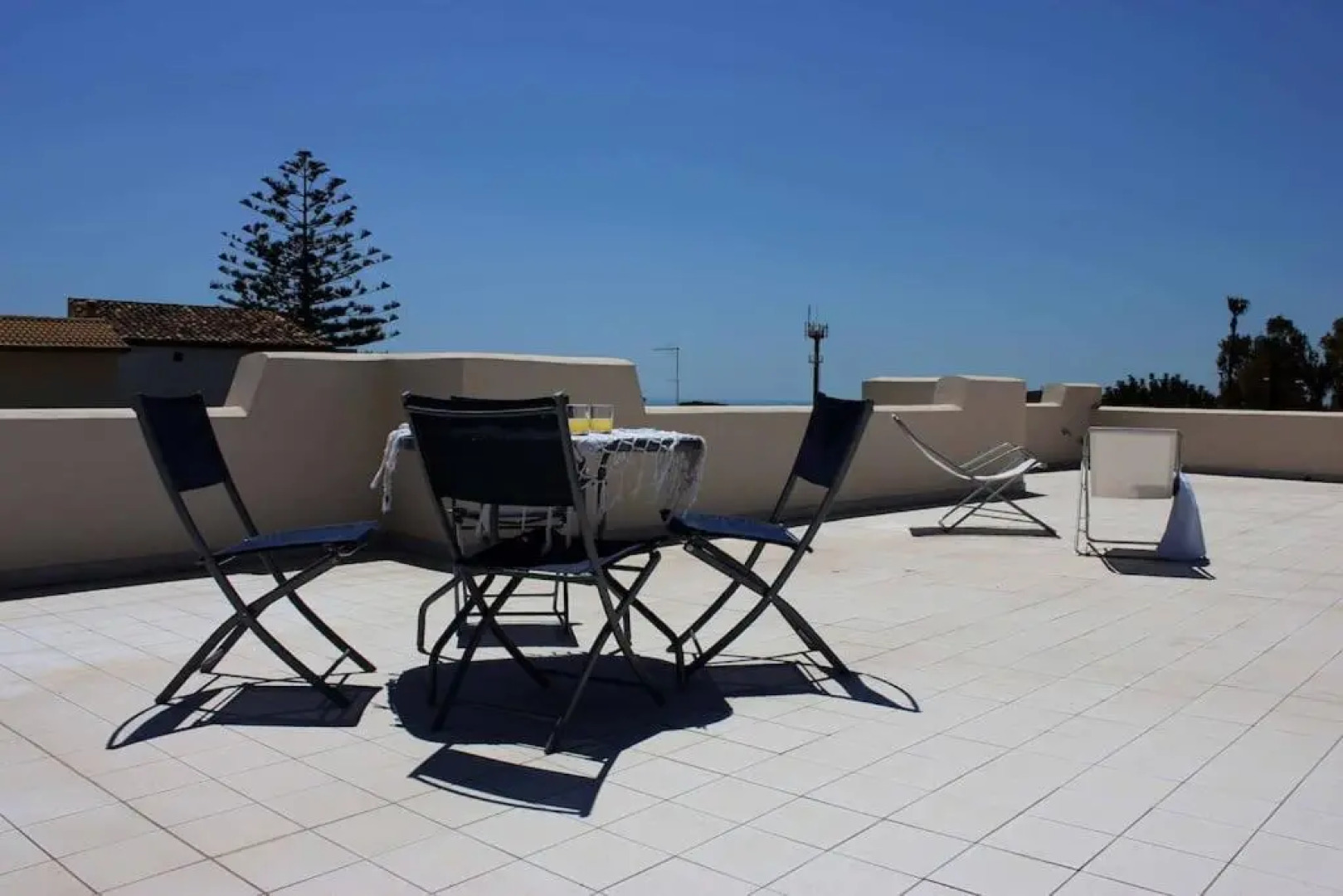 Villa Floridia, just 300 m from the sea