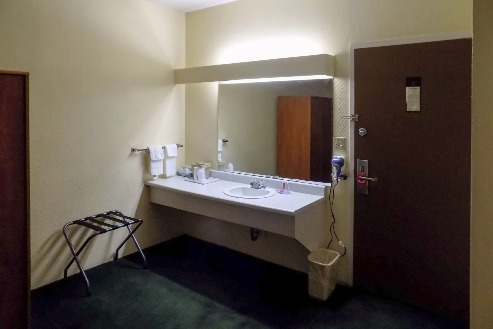 Country Inn & Suites by Radisson, Pierre, SD