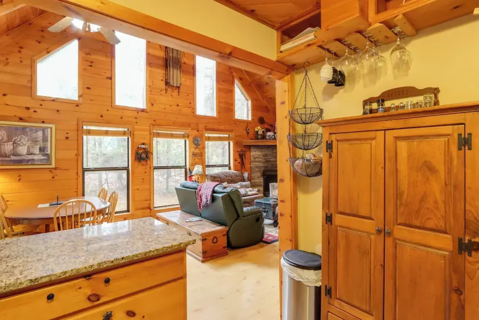 'creek Bend Escape' w/ Hot Tub + River Views!