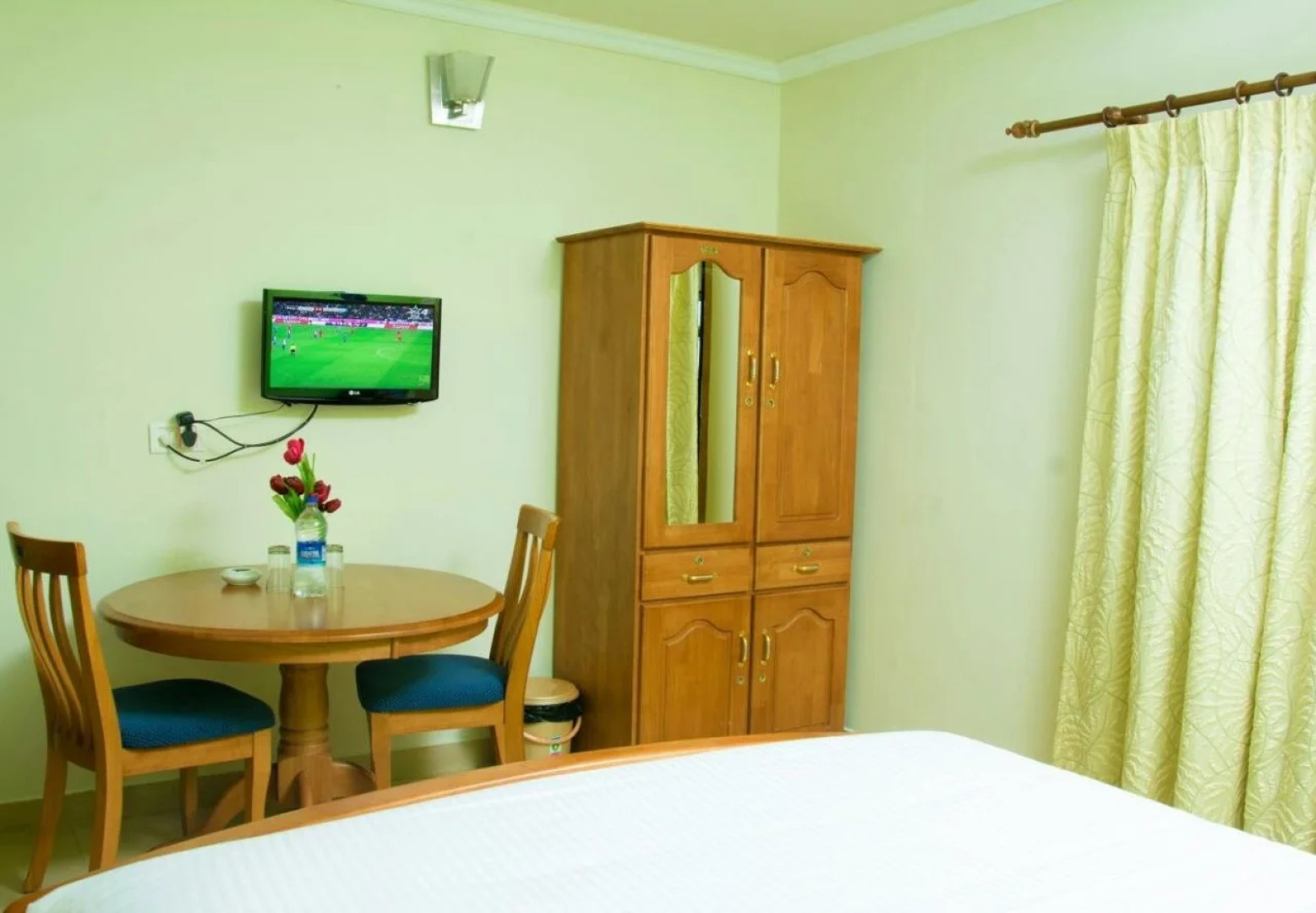 Munnar Crown Hotel