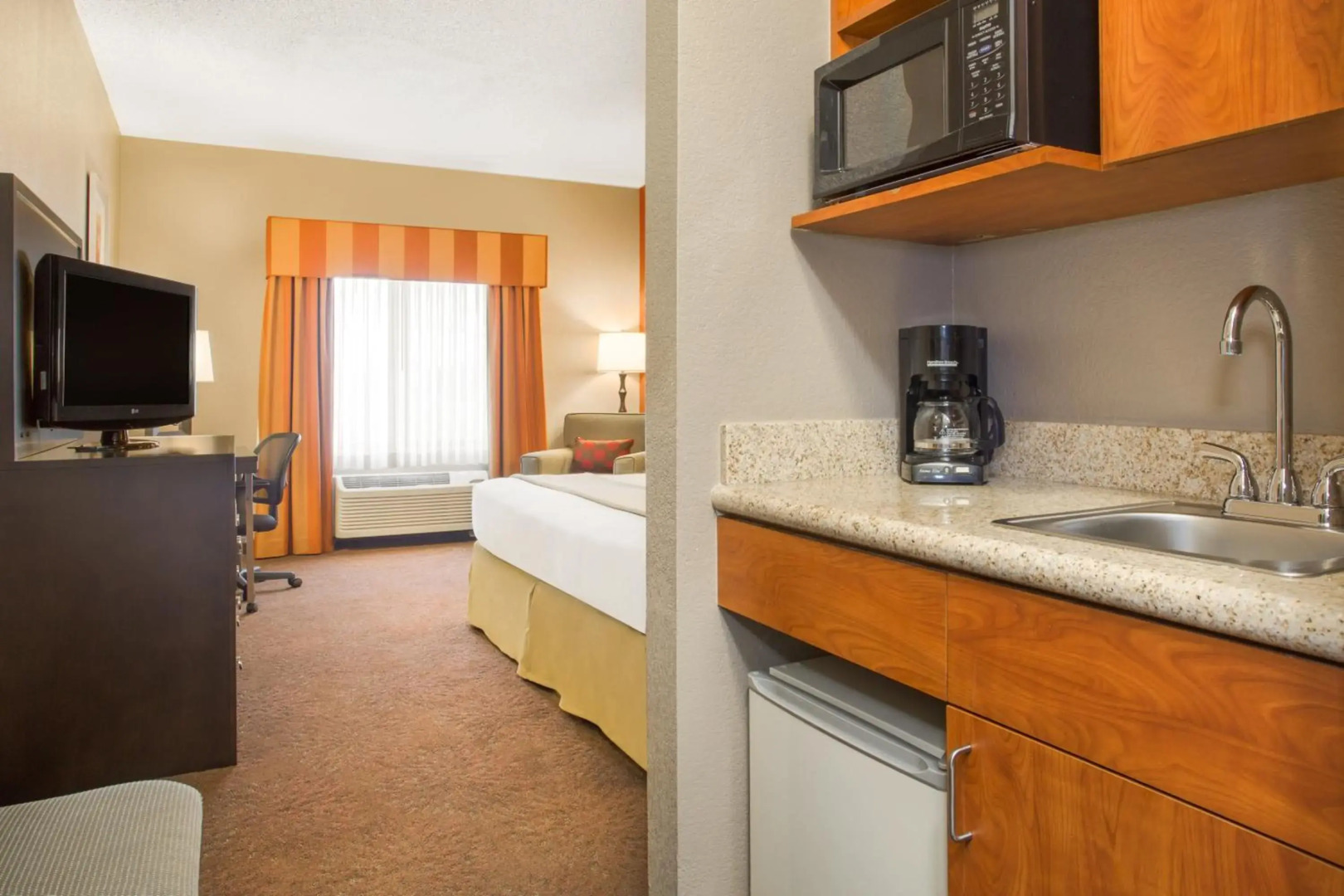 Muncie Place Hotel & Suites