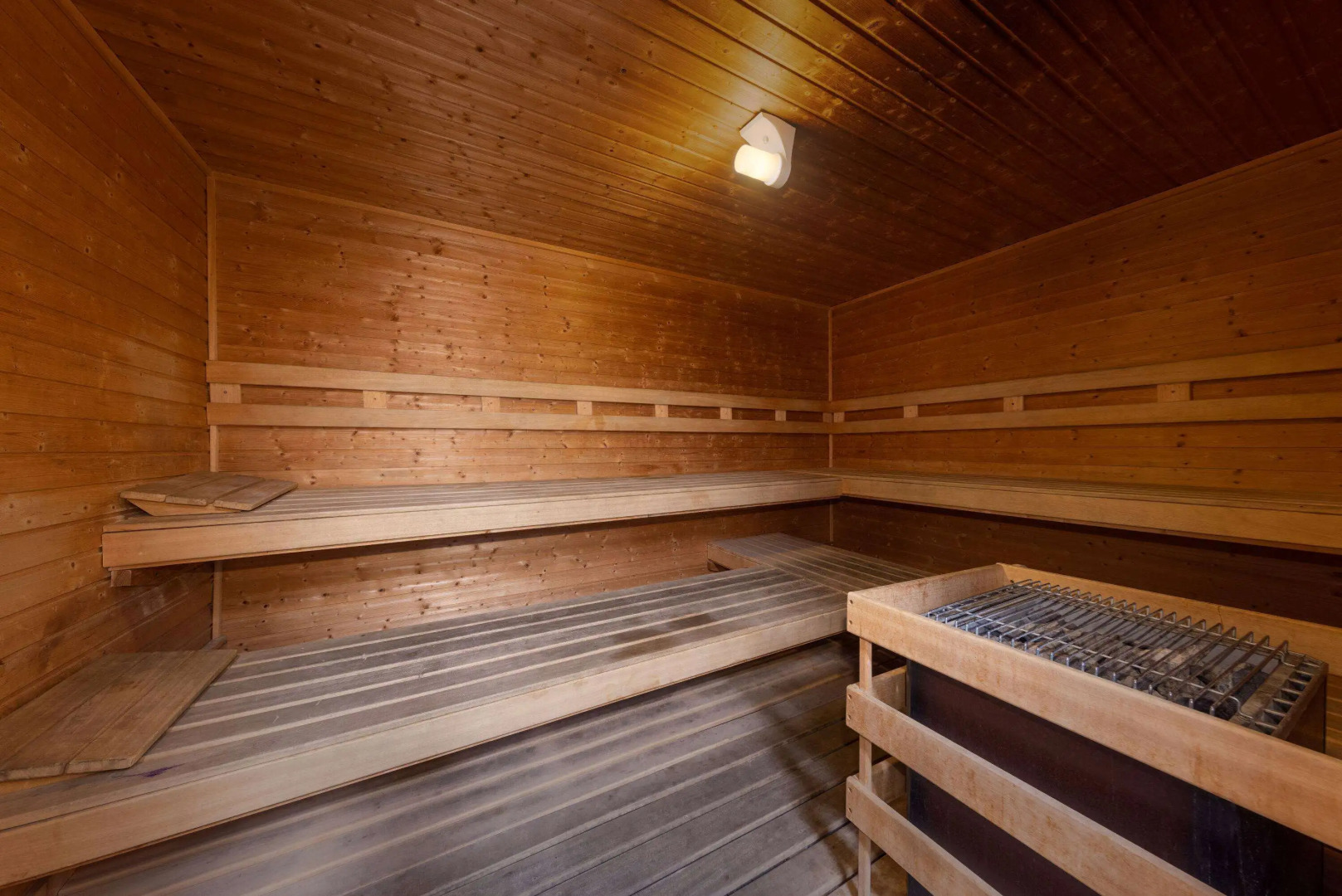 Days Inn by Wyndham Lathrop