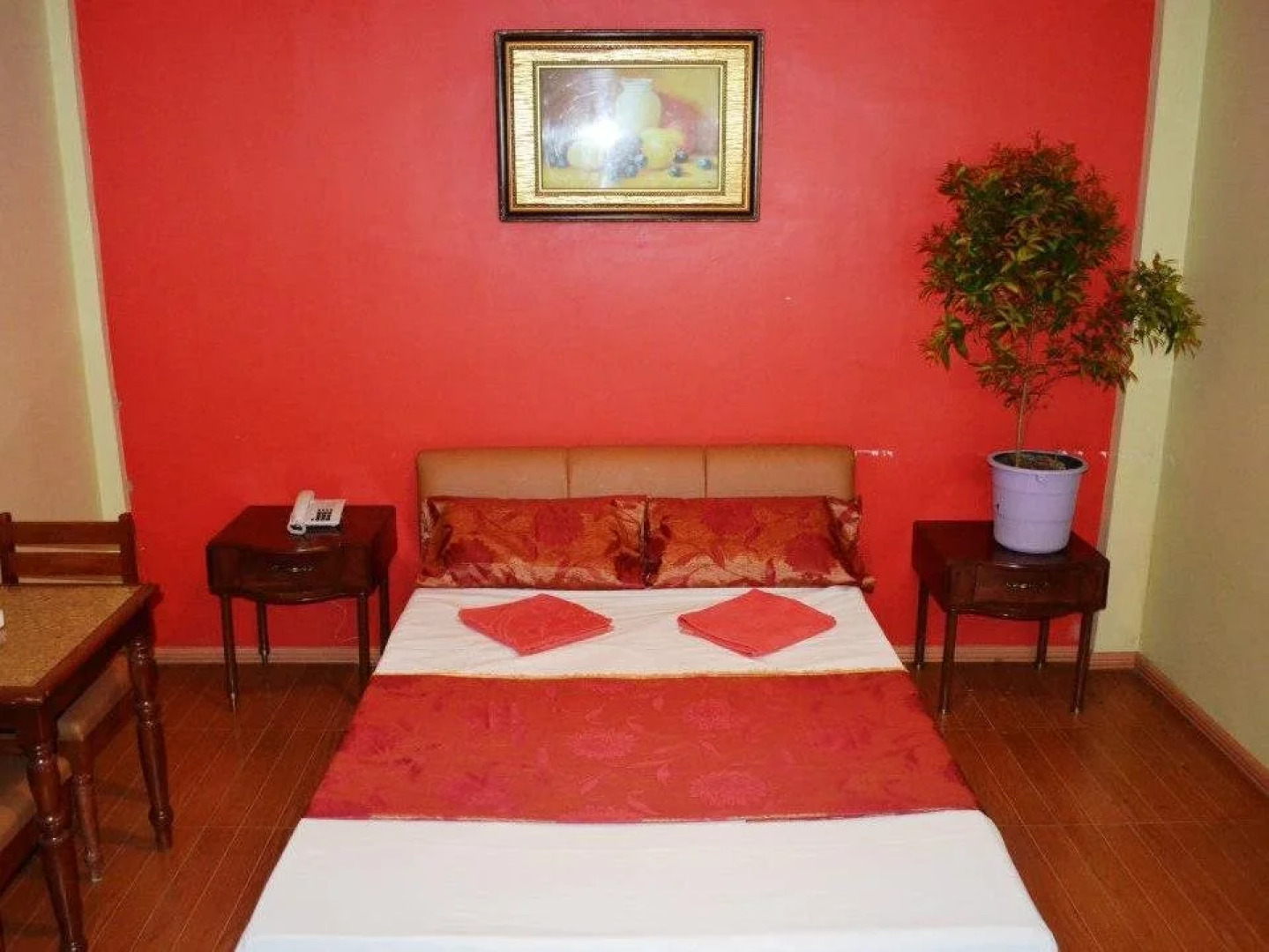 Rainbow Romanz Garden Inn