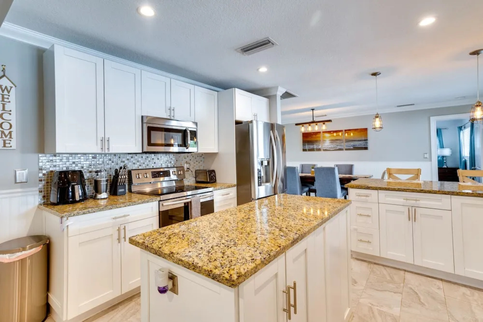 Pool & Screened-in Patio: Tropical Florida Abode