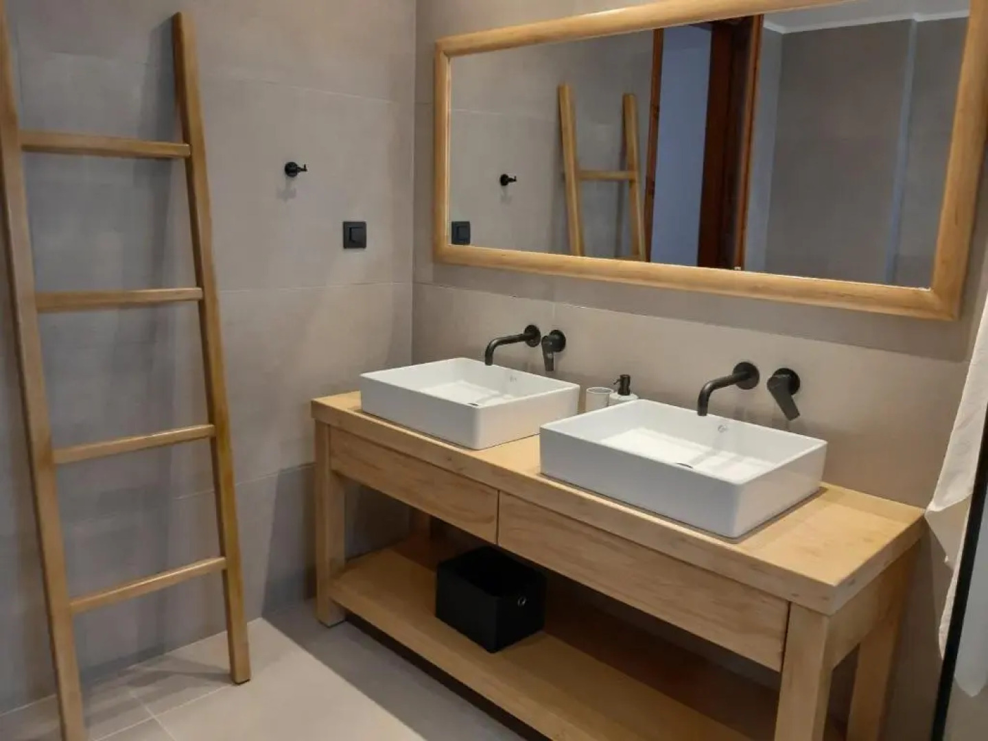 Cato Agro 1, Seafront Villa with Private Pool