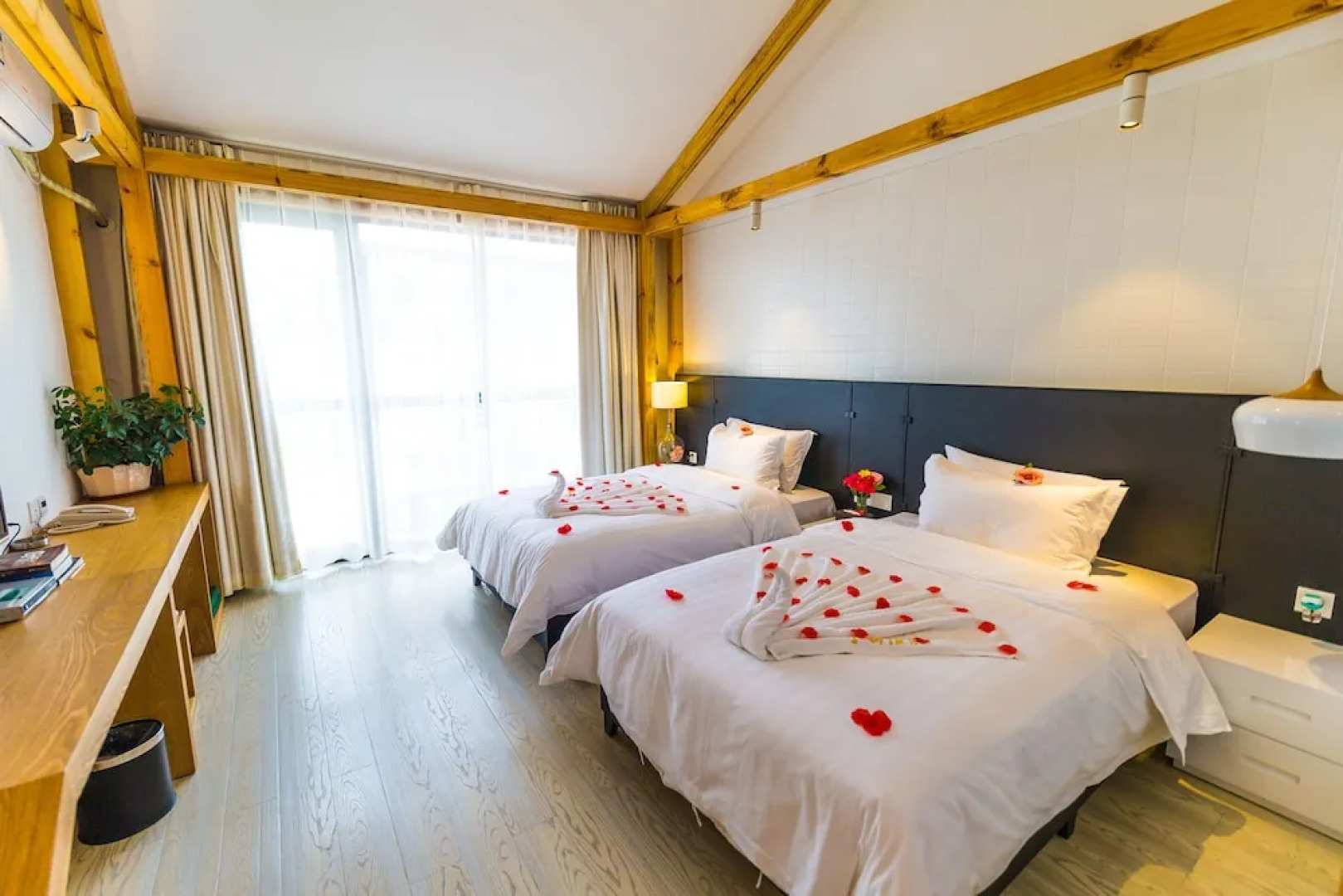 Fengxiang hot spring Hotel