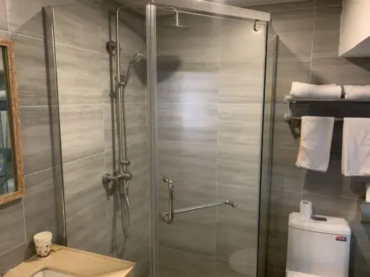 Pod Inn (Shanghai Ruijin Hospital Dapuqiao Metro Station)