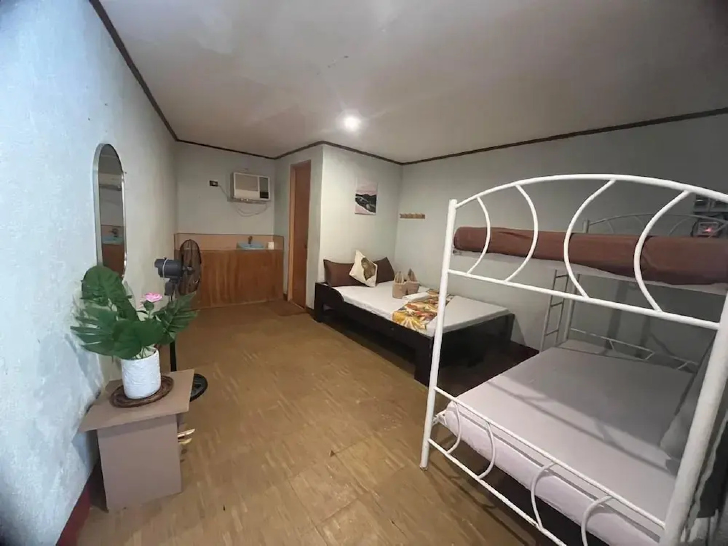 On Board Panglao Beach Hostel and Resort