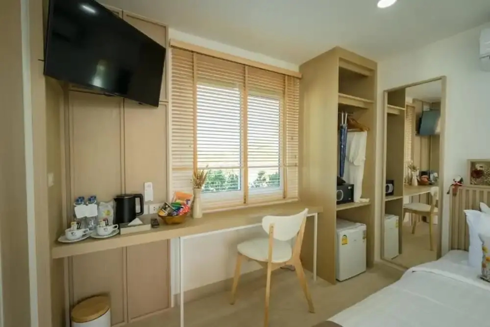 Saksiam Lakeside Resort