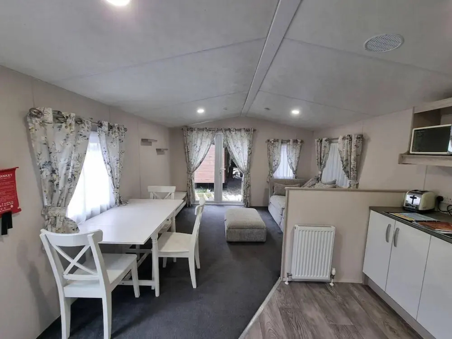 Charming 2-bed Static in Saint Columb