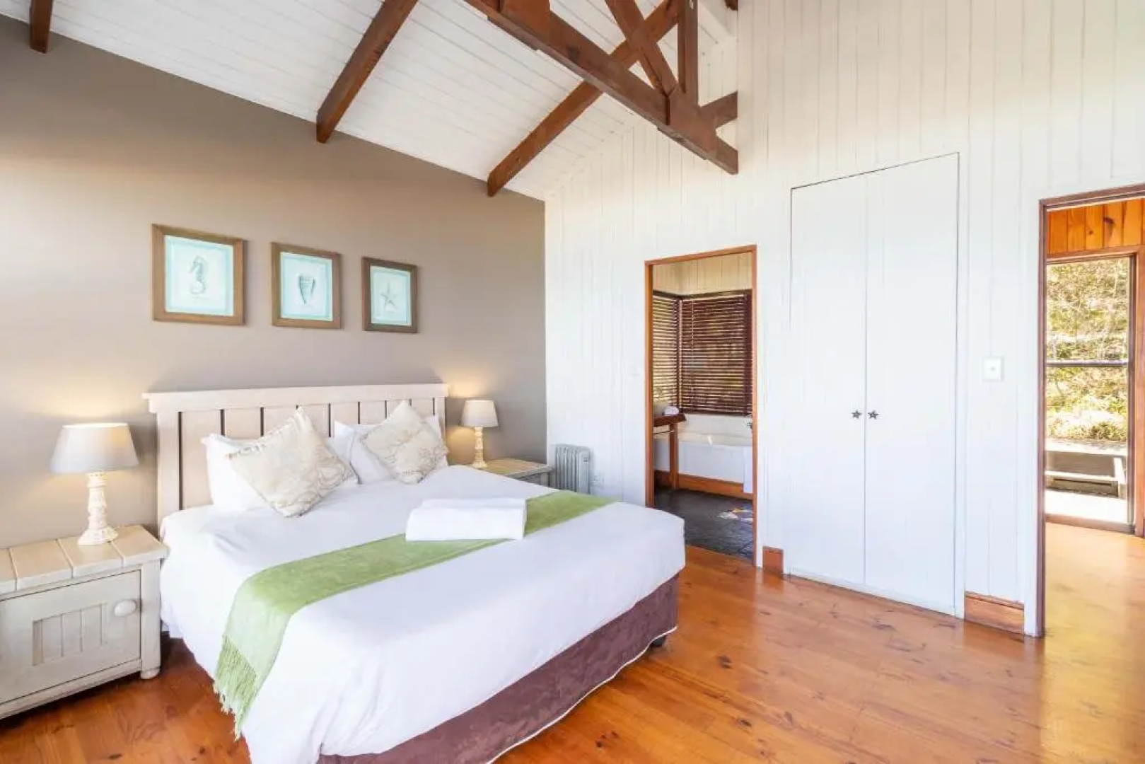 Boardwalk Lodge - self-catering