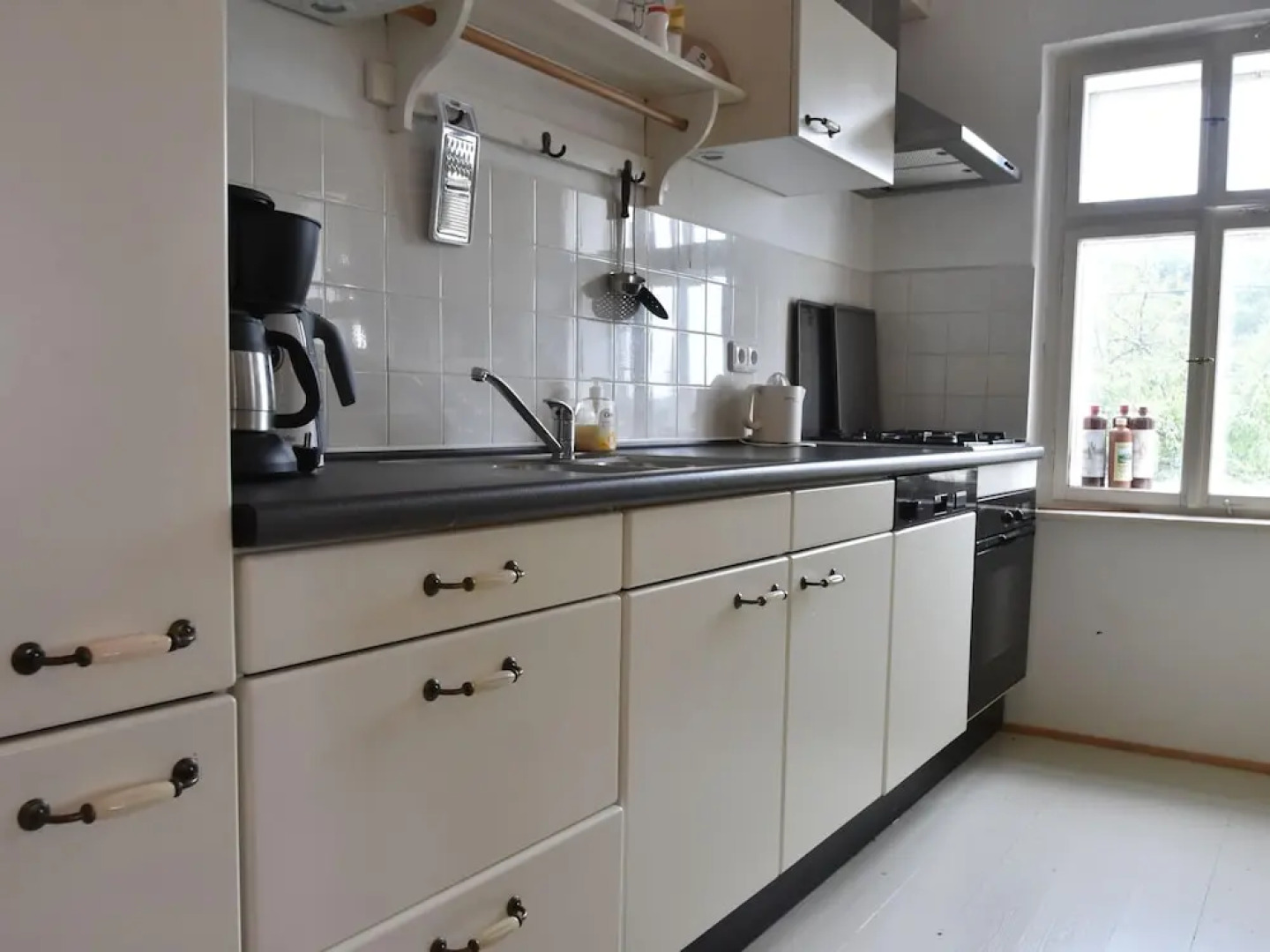 Holiday home located in a quiet, authentic mountain village with a view of the surrounding hills.