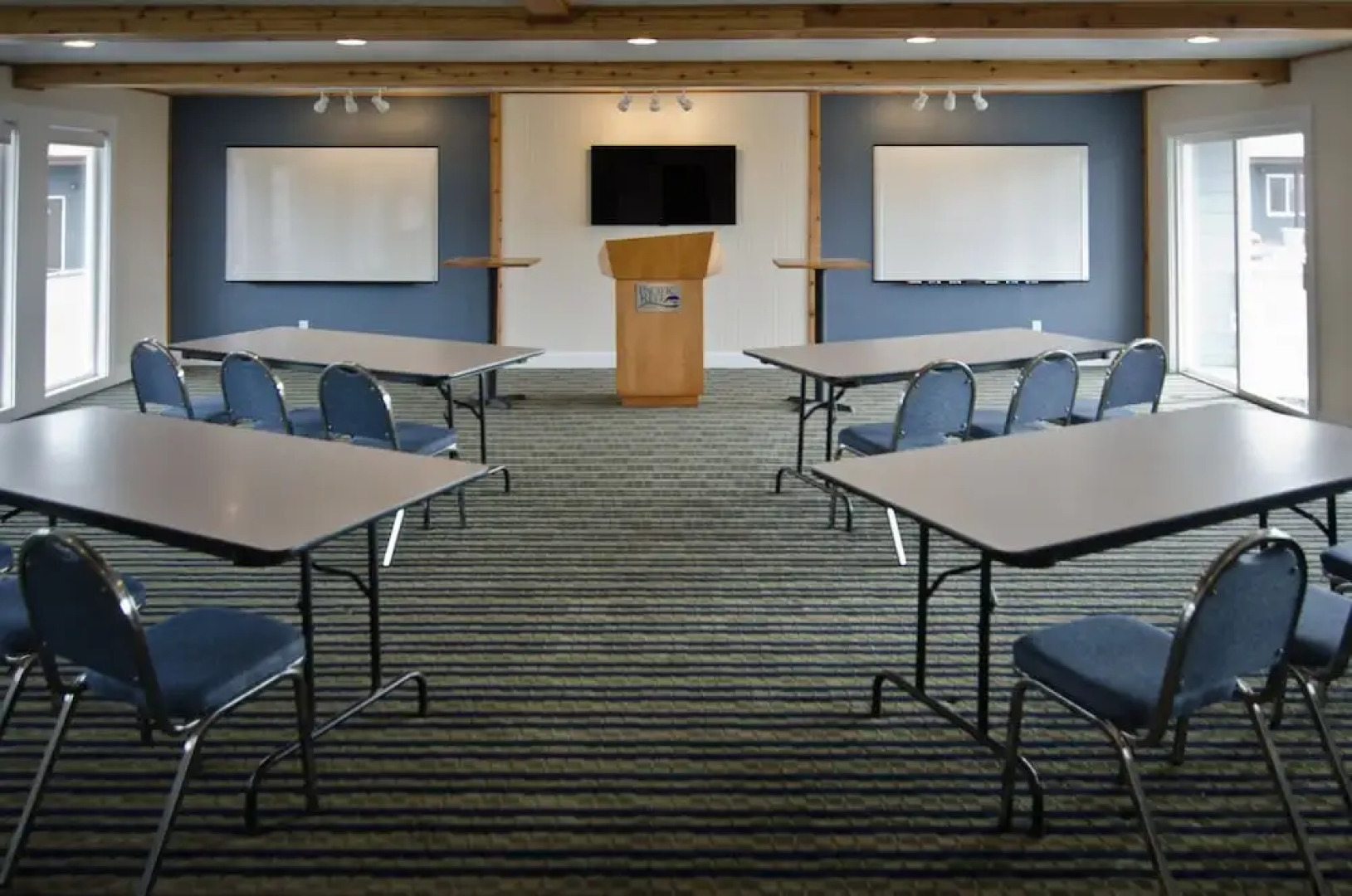 Pacific Reef Hotel & Light Show