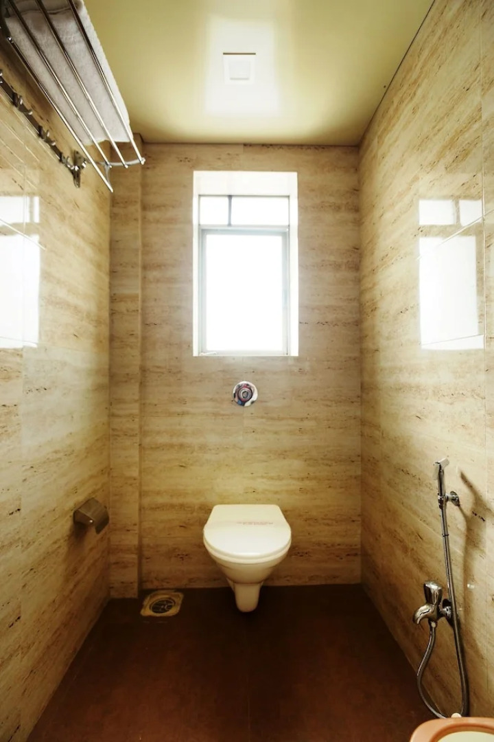 Treebo Tryst Crown Inn