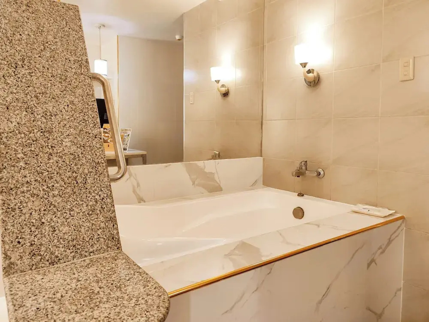 One Serenata Hotel Bacao