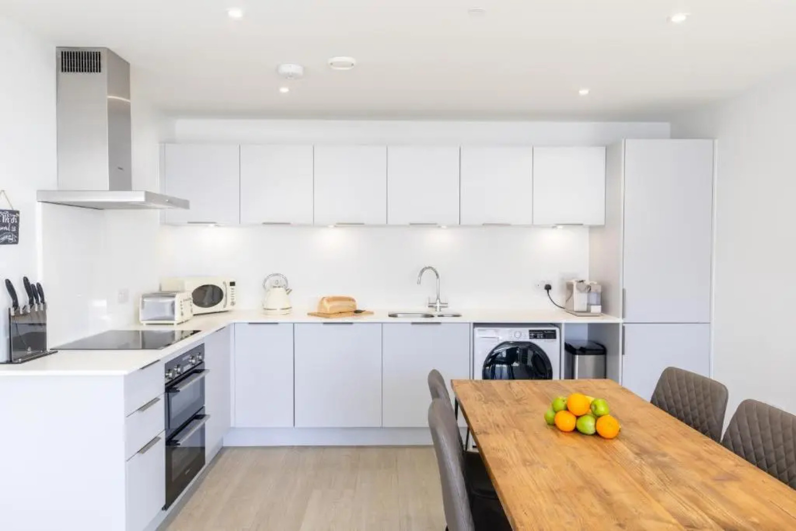 12 Putsborough - luxury flat, 4 minutes to Woolacombe beach with shared indoor pool.