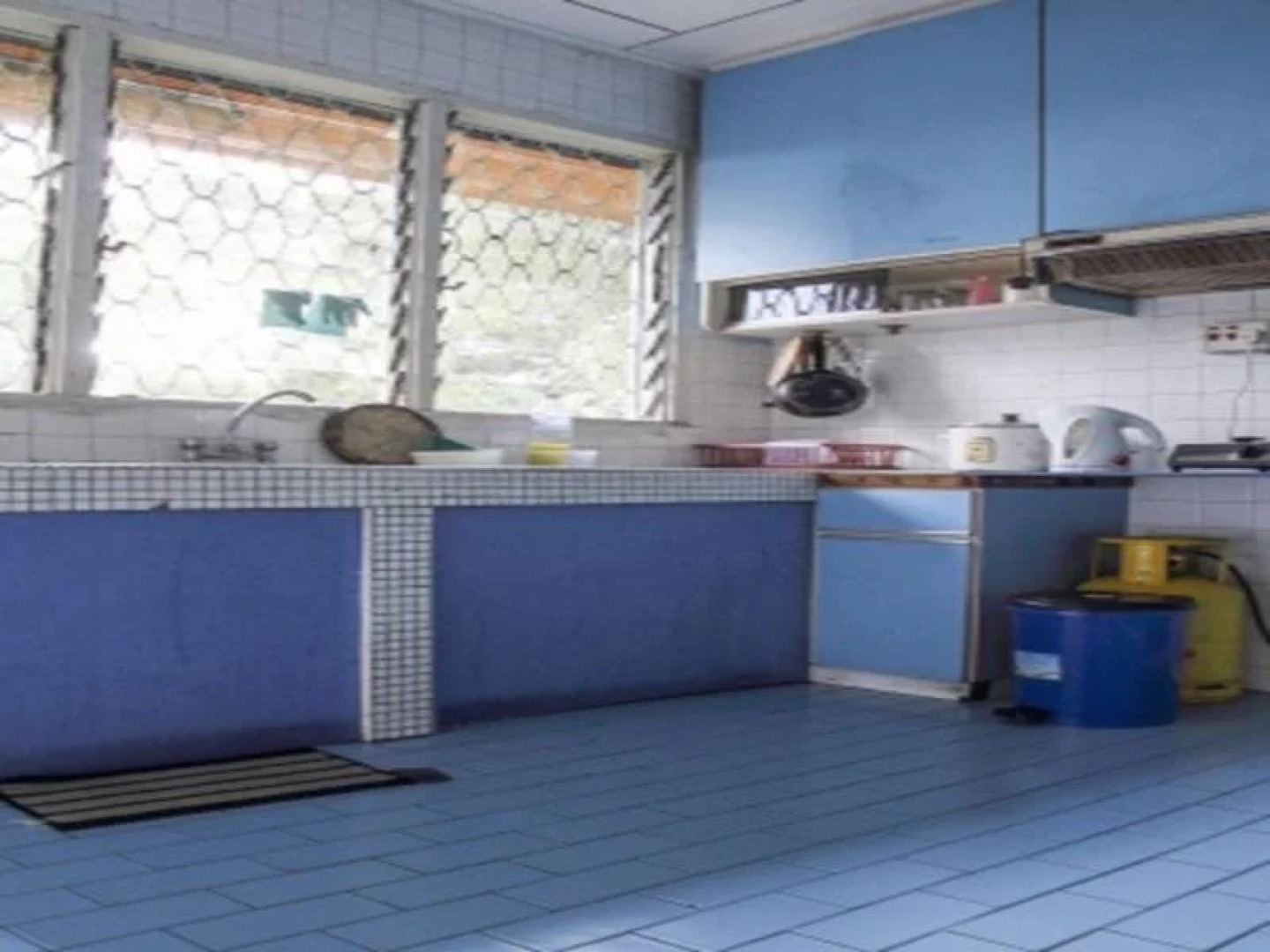 Borneo Beachouse Backpackers