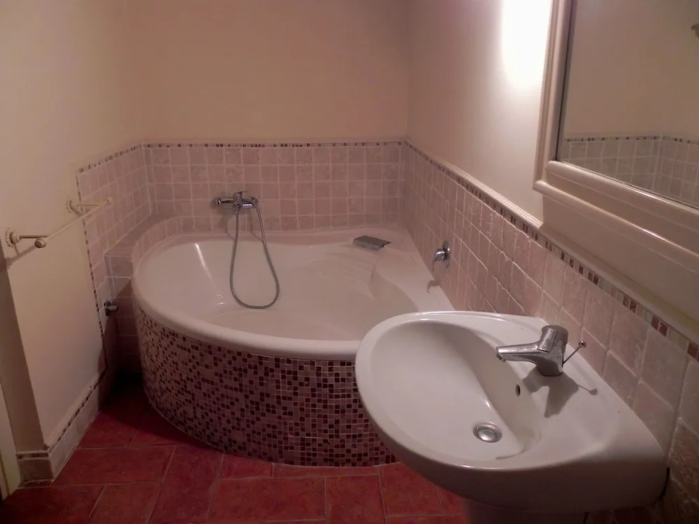 Holiday Home with Private Swimming Pool near Sea