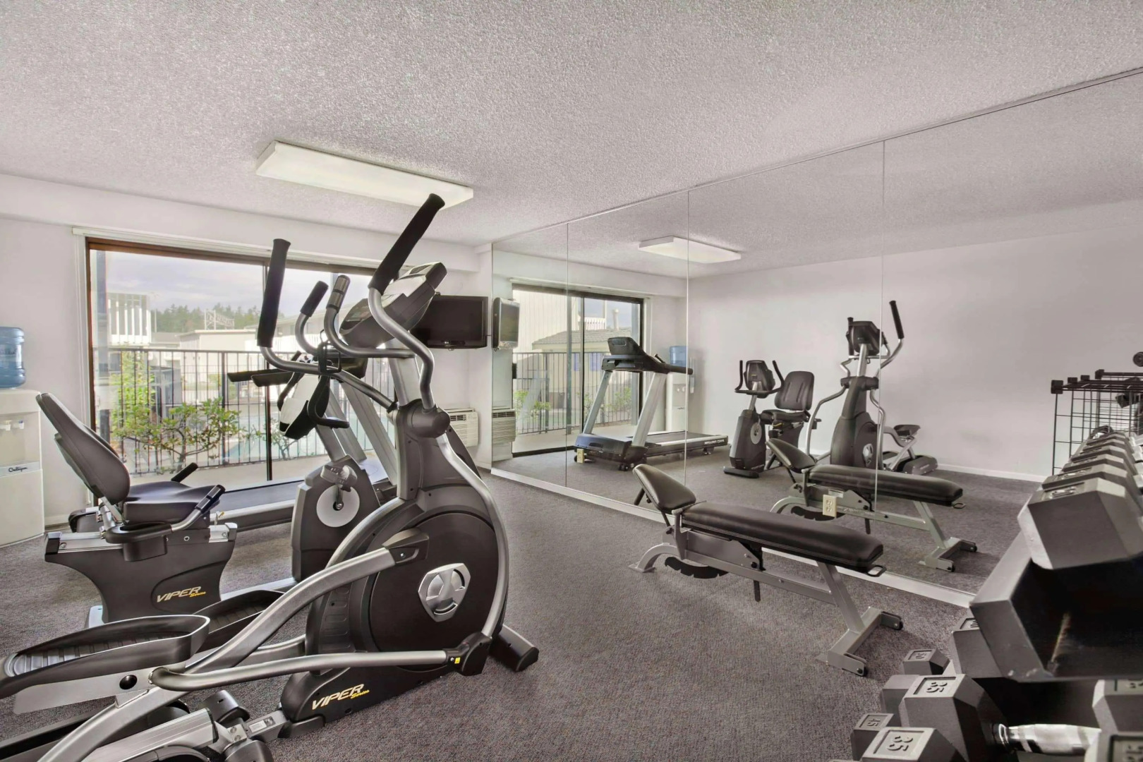 Howard Johnson Inn and Suites Tacoma